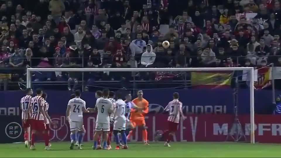 官方：鸟栖砂岩与主帅小菊昭雄续约至26／27赛季结束