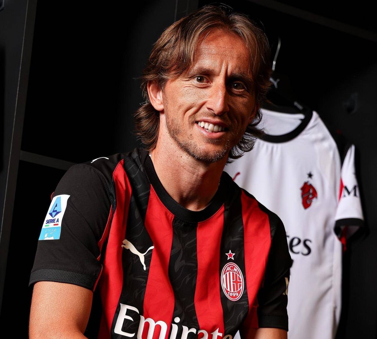 [德甲]戴尔右路横传 凯恩接球转身劲射破门